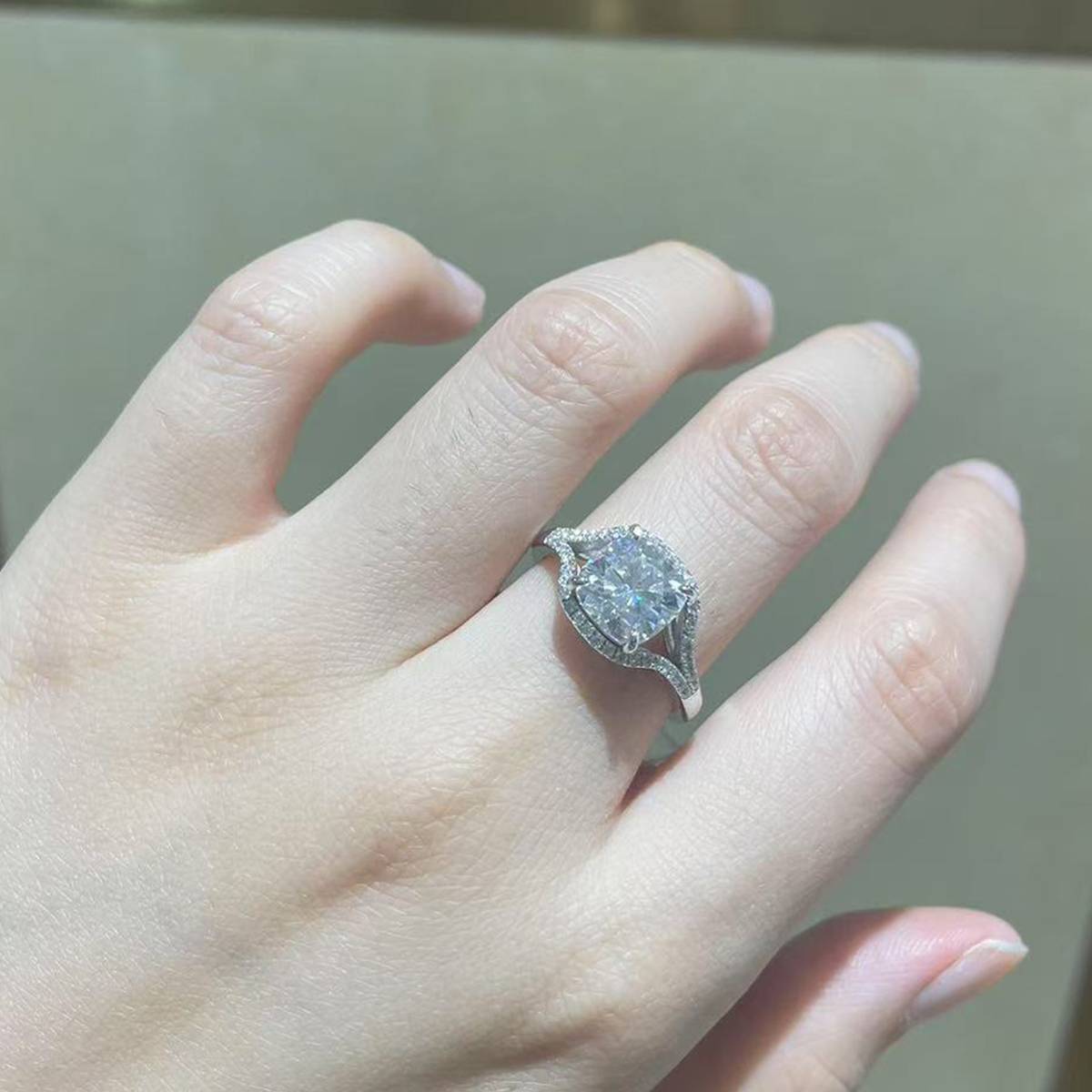 Y-shaped Cushion Diamond Women's Ring S925 Silver Plated Platinum Customized Selection Main Stone Moissanite 2.5ct/Side Stone Cubic Zirconia